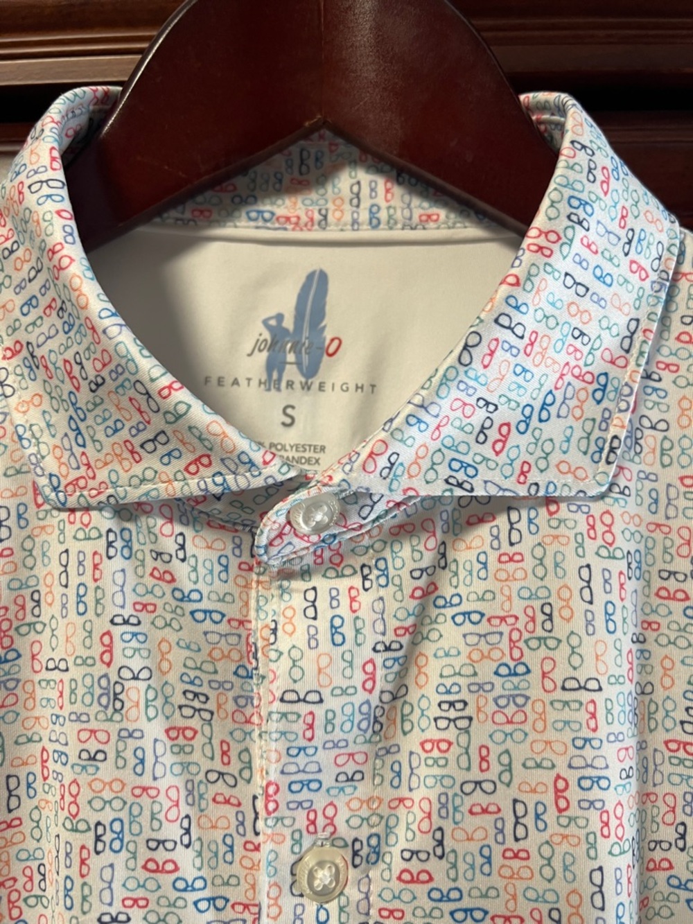 New Johnnie-O Santa Monica, Ca. Performance White with eyeglasses 🎾 Golf⛳️ Polo!
